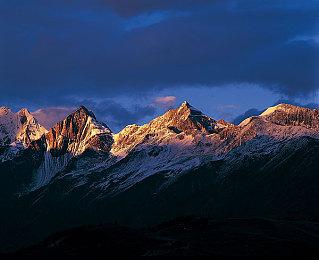 恋爱模拟游戏《制服女友》宣布9月13日发布重大公告